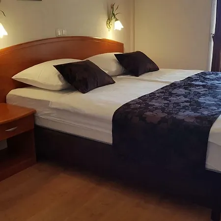 فندق مبيت وإفطار Anka Kampor